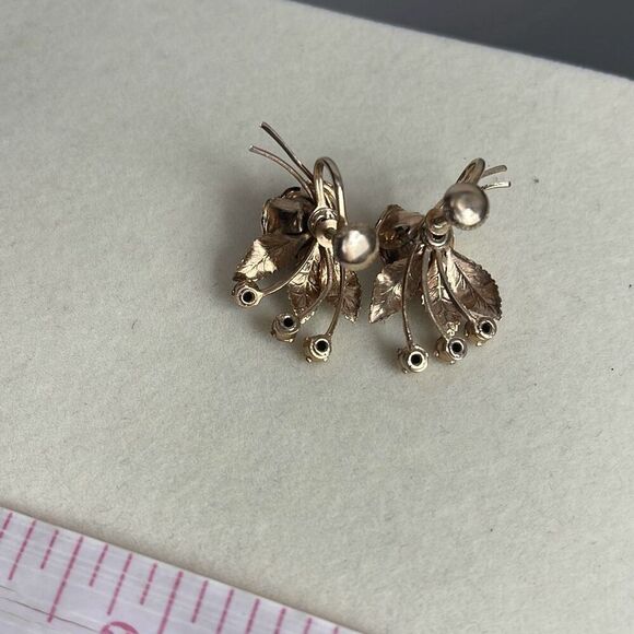 Vintage flower sprays climber earrings. Gold plated amber glass. - Picture 7 of 8